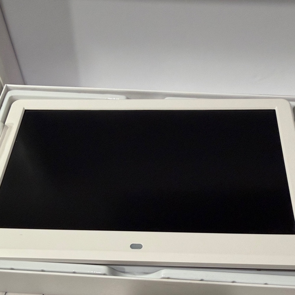 White Digital Photo Frame Box - Minimal Packaging